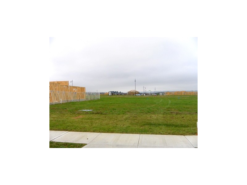 Lot 1031  Charlbury Crescent, Cranbourne North VIC 3977