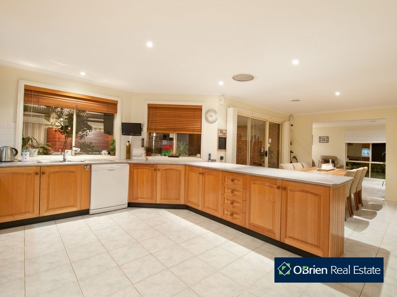 4  Acorn Court, Narre Warren South VIC 3805
