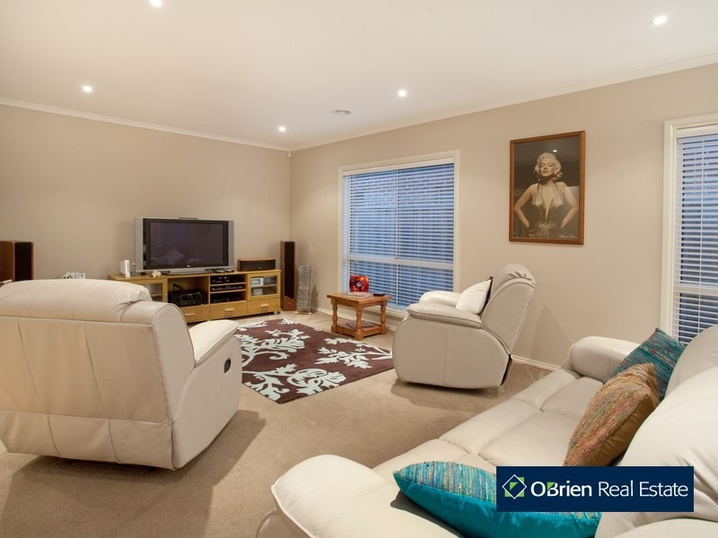 27 Glenview Rise, Berwick VIC 3806