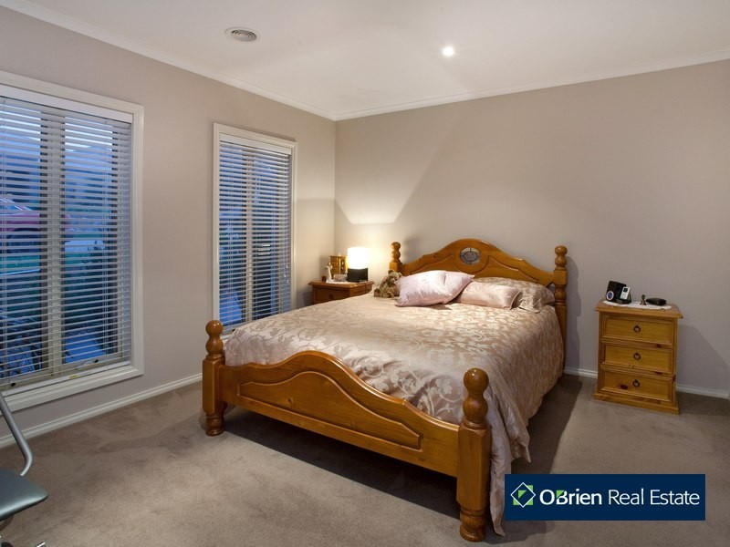 27 Glenview Rise, Berwick VIC 3806