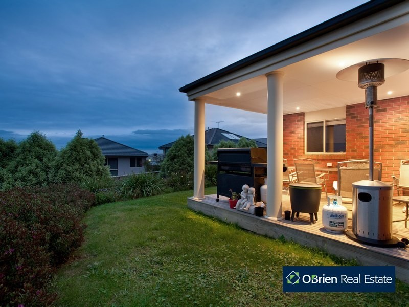 27 Glenview Rise, Berwick VIC 3806