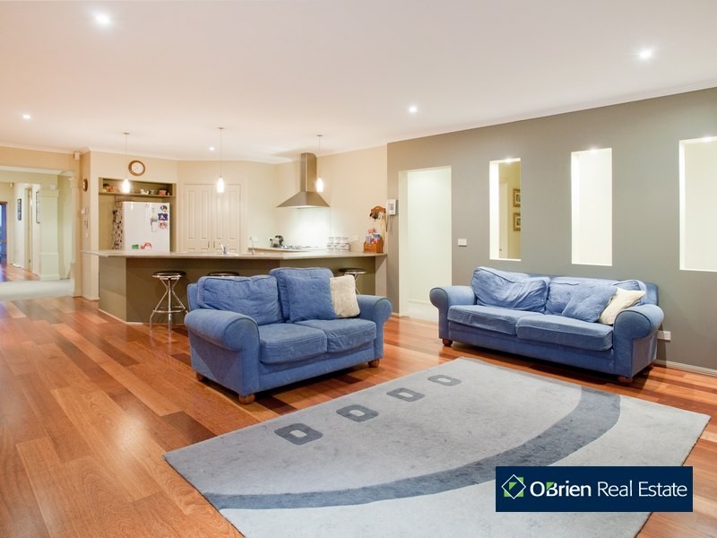 9  Azure Place, Narre Warren South VIC 3805