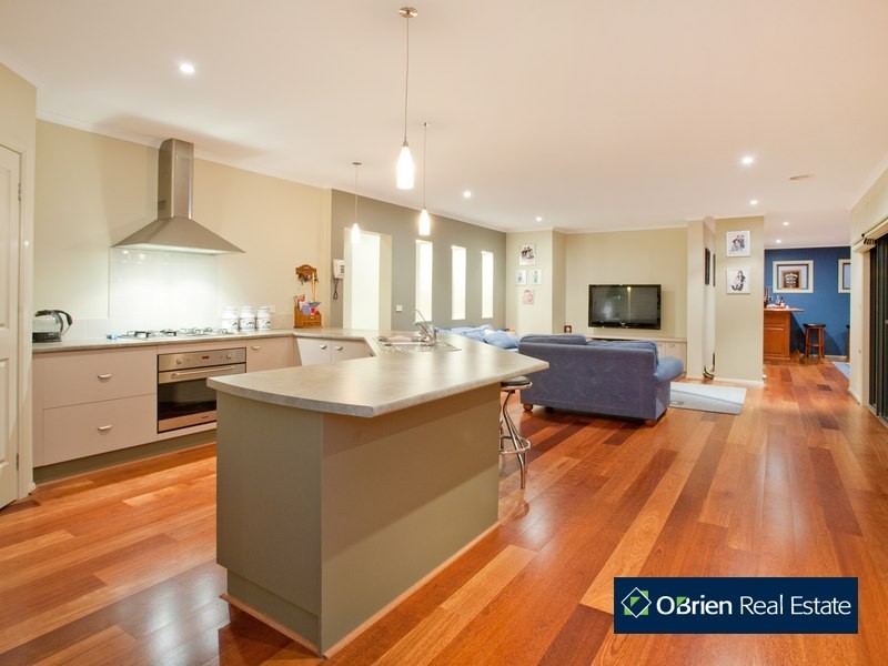 9  Azure Place, Narre Warren South VIC 3805