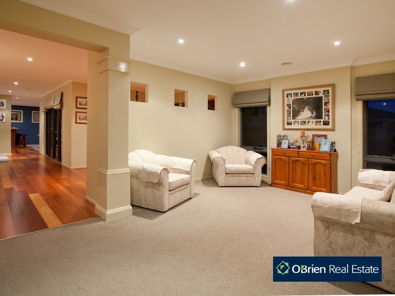 9  Azure Place, Narre Warren South VIC 3805