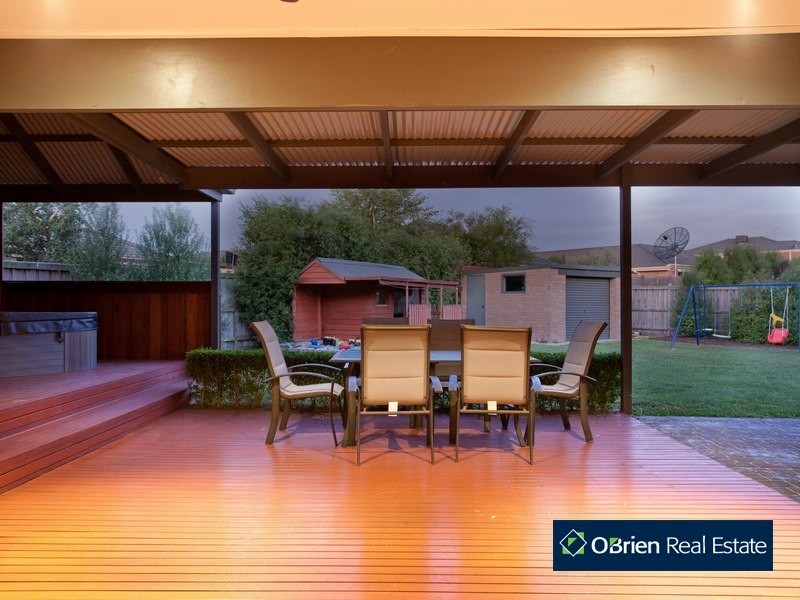 9  Azure Place, Narre Warren South VIC 3805