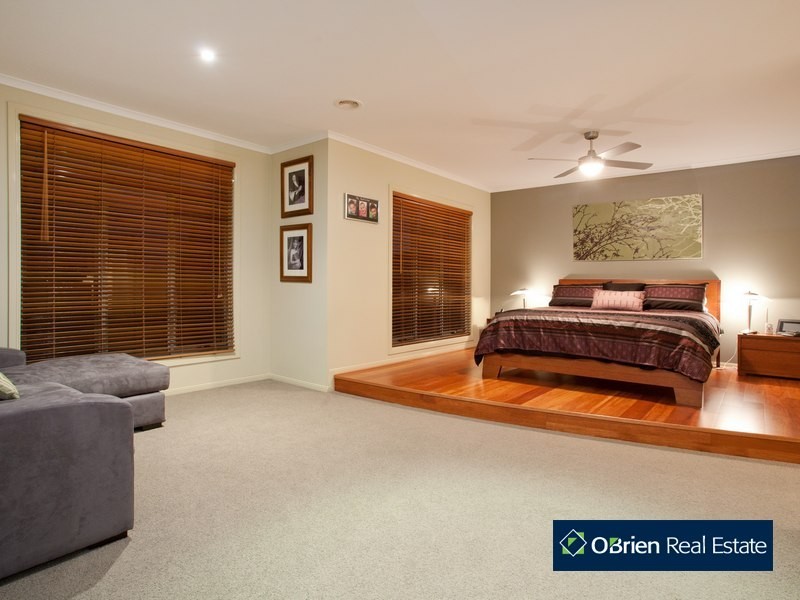 9  Azure Place, Narre Warren South VIC 3805