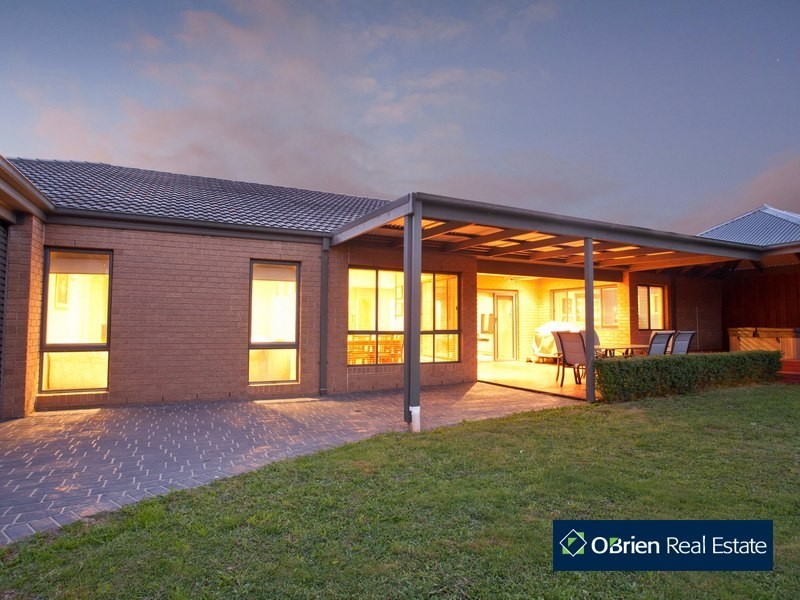 9  Azure Place, Narre Warren South VIC 3805