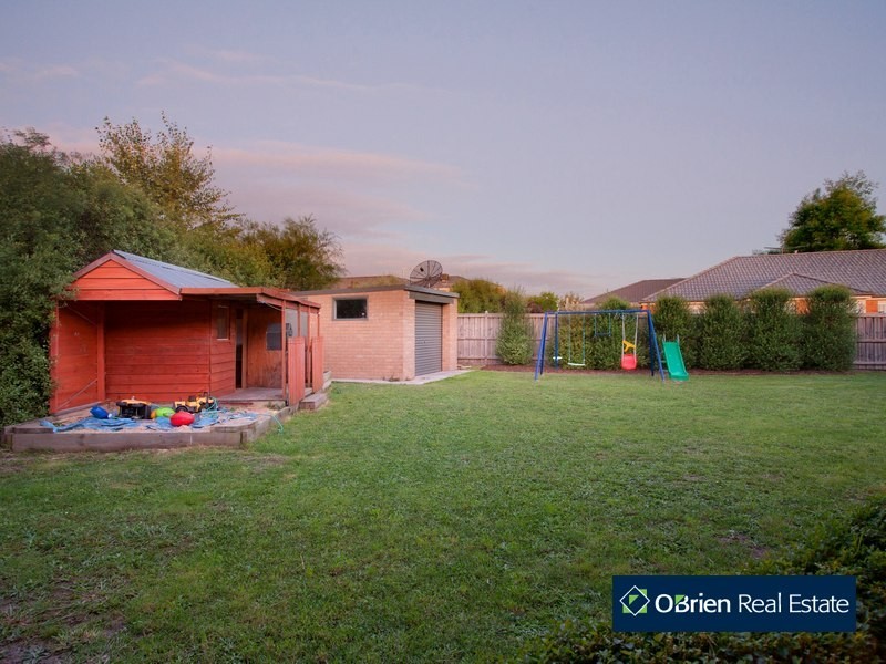 9  Azure Place, Narre Warren South VIC 3805