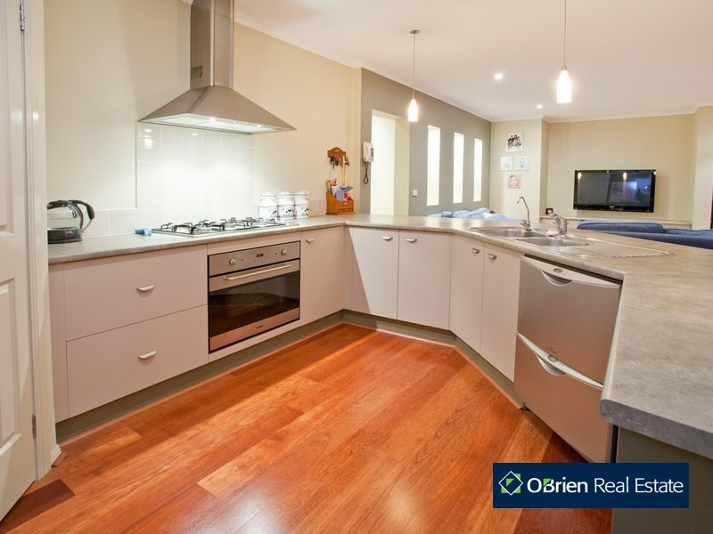 9  Azure Place, Narre Warren South VIC 3805