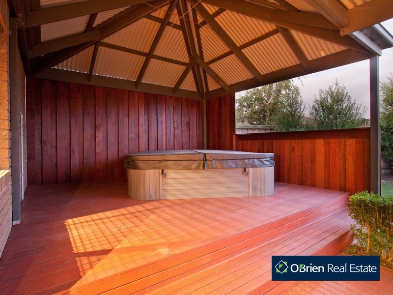 9  Azure Place, Narre Warren South VIC 3805