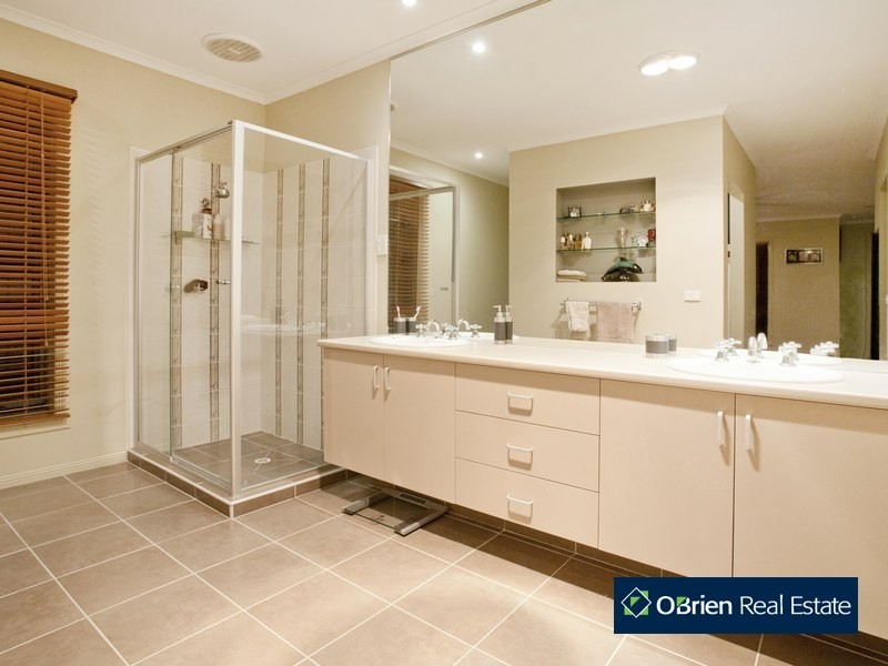 9  Azure Place, Narre Warren South VIC 3805