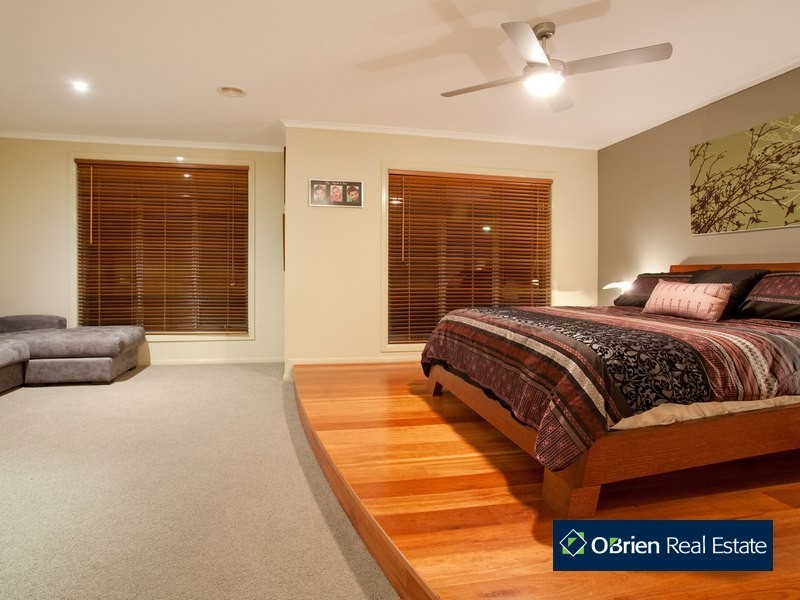 9  Azure Place, Narre Warren South VIC 3805