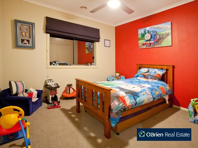 9  Azure Place, Narre Warren South VIC 3805