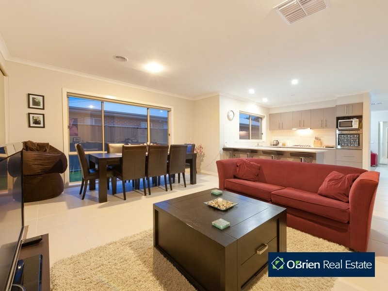 84 Alisma Boulevard, Cranbourne North VIC 3977