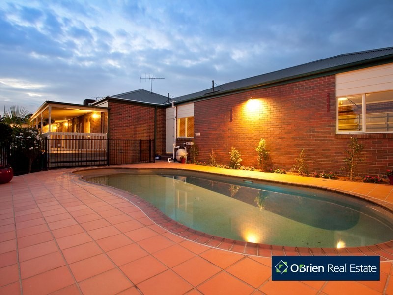 41-43  St Helens Crescent, Narre Warren North VIC 3804