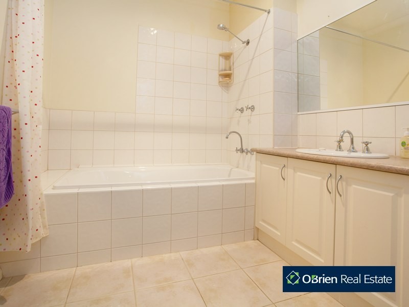 14/10 Parkhill Drive, Berwick VIC 3806