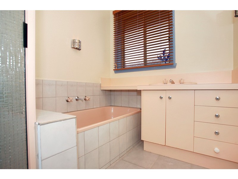 24 Fleetwood Drive, Narre Warren VIC 3805