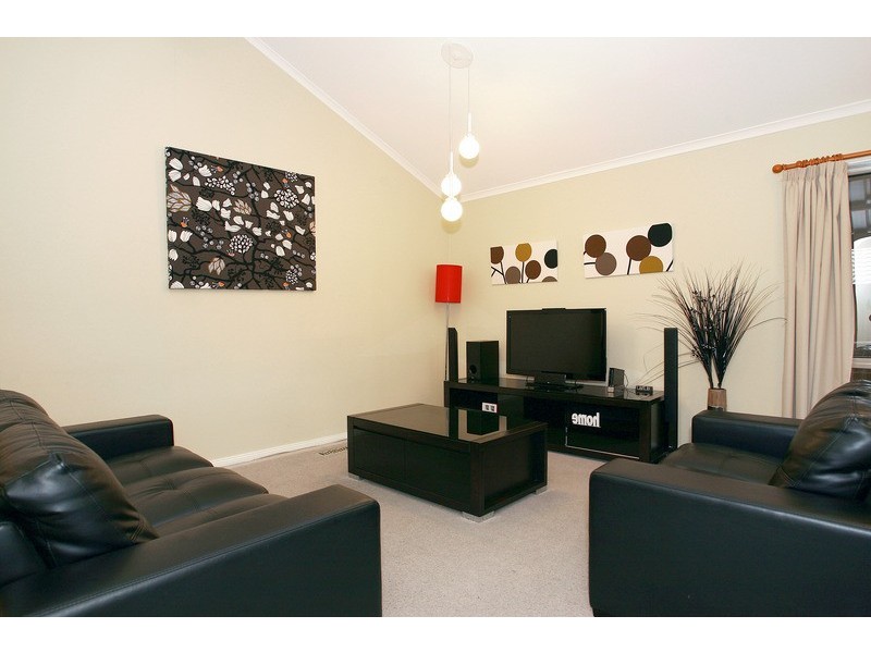 24 Fleetwood Drive, Narre Warren VIC 3805