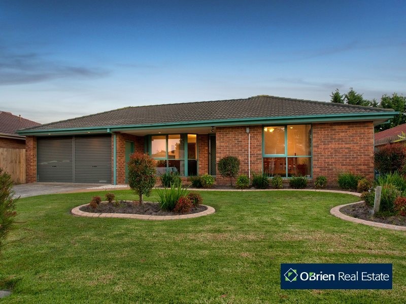 11 Frances Crescent, Cranbourne North VIC 3977