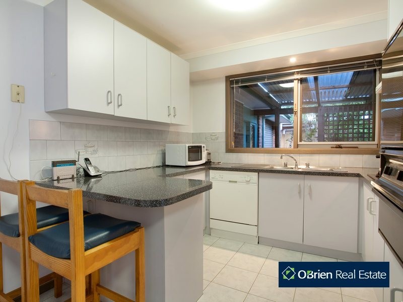 11 Frances Crescent, Cranbourne North VIC 3977