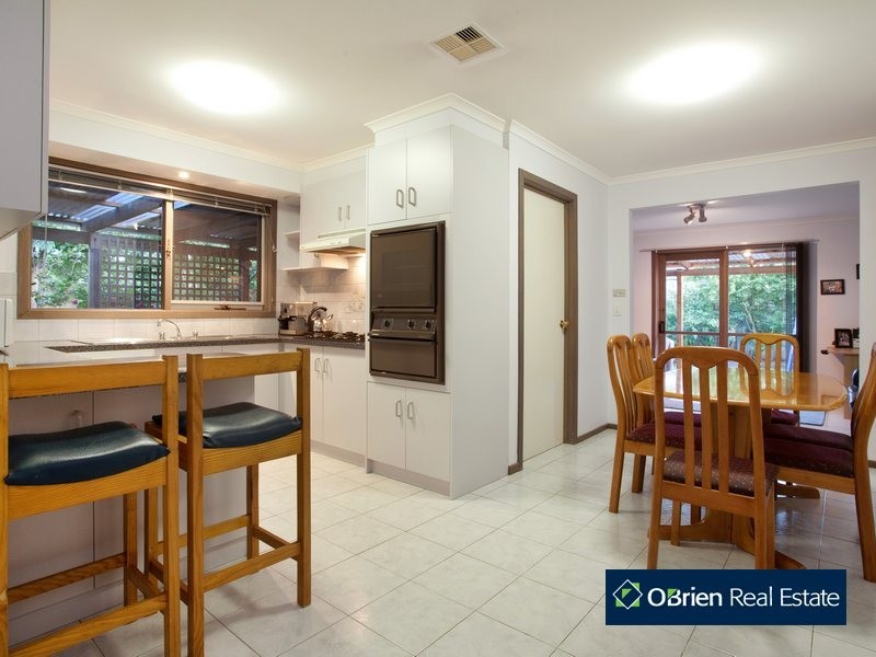 11 Frances Crescent, Cranbourne North VIC 3977