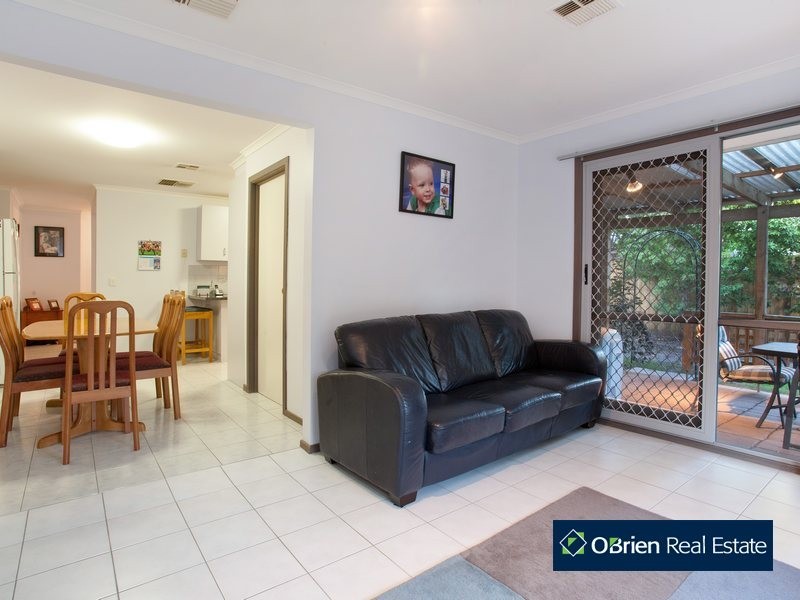 11 Frances Crescent, Cranbourne North VIC 3977