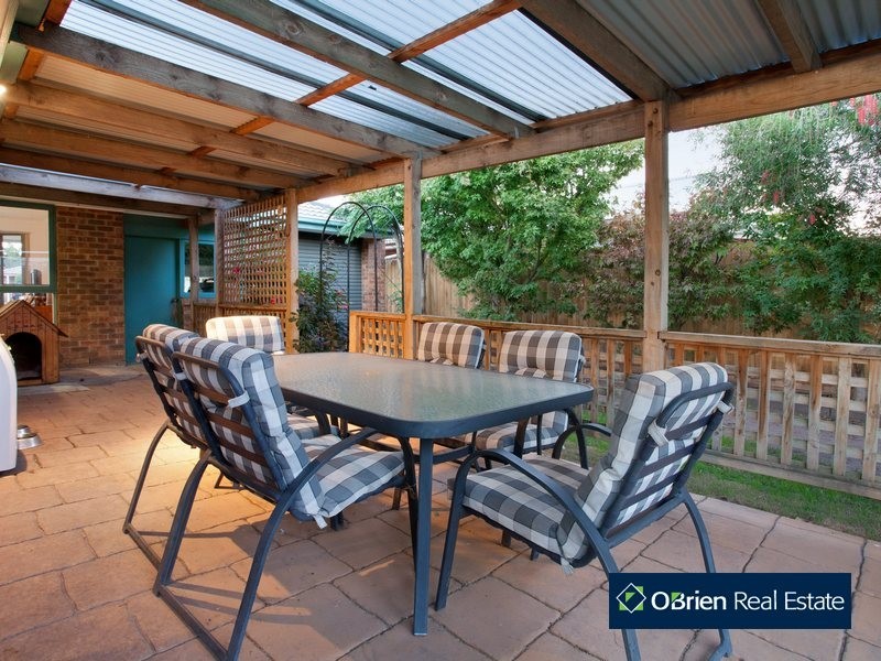 11 Frances Crescent, Cranbourne North VIC 3977