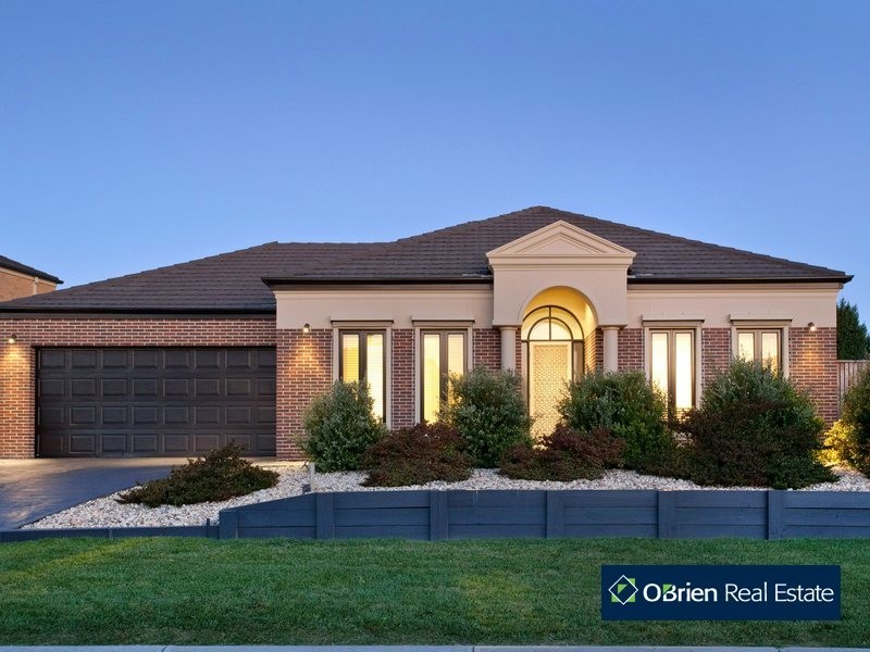 13 Spoonbill Street, Berwick VIC 3806