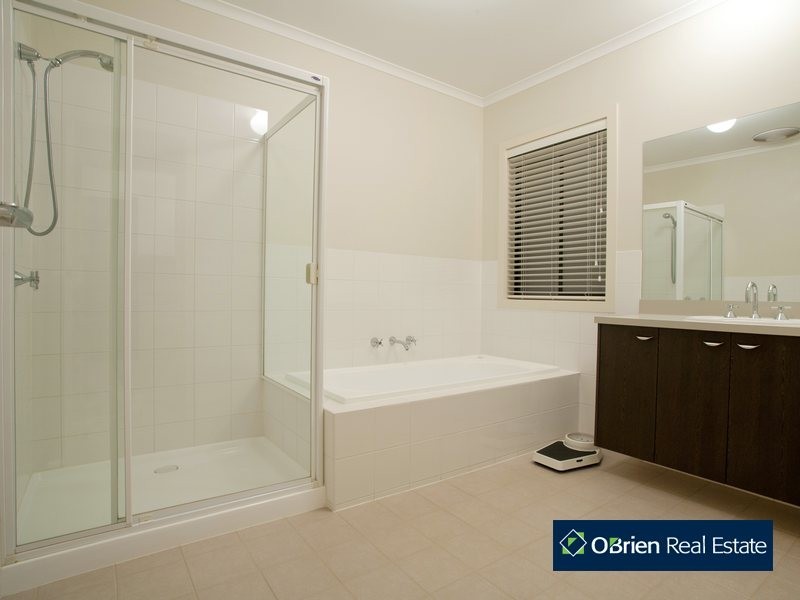 13 Spoonbill Street, Berwick VIC 3806