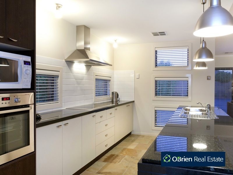 13 Spoonbill Street, Berwick VIC 3806