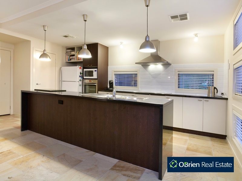 13 Spoonbill Street, Berwick VIC 3806