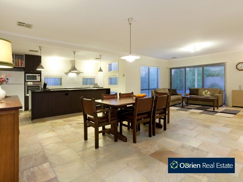 13 Spoonbill Street, Berwick VIC 3806