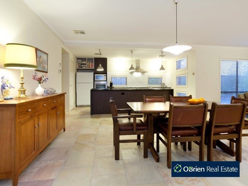 13 Spoonbill Street, Berwick VIC 3806