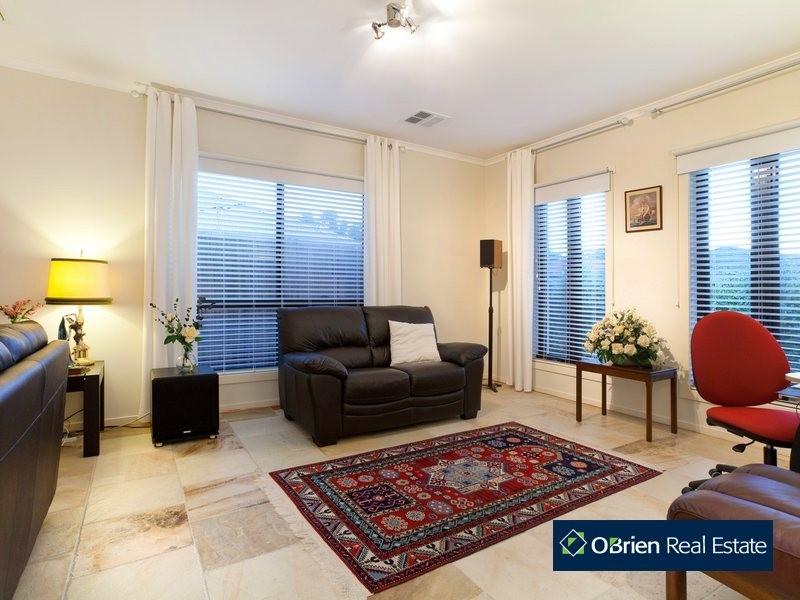 13 Spoonbill Street, Berwick VIC 3806