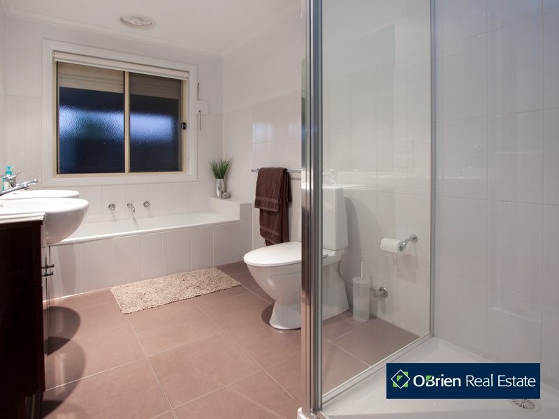 13 Portsea Place, Narre Warren VIC 3805