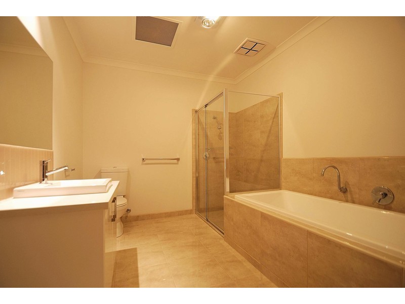 12/25  Canberra Avenue, Berwick VIC 3806