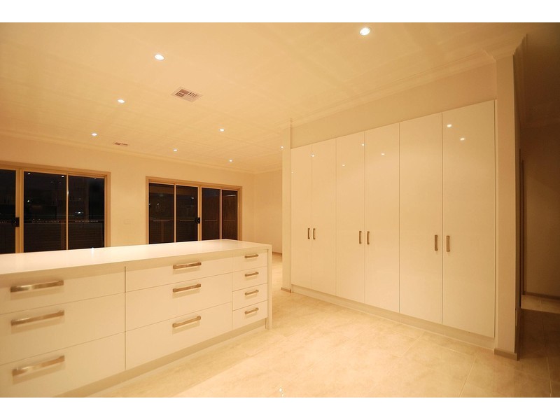 12/25  Canberra Avenue, Berwick VIC 3806