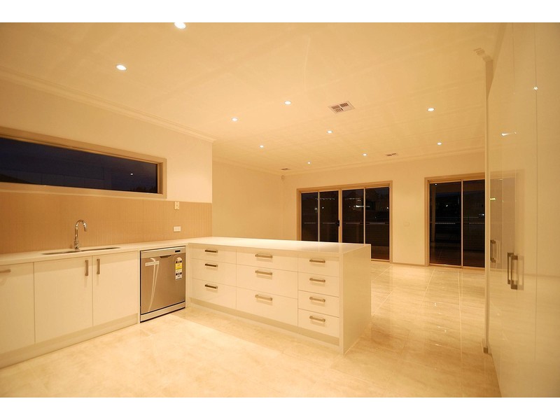 12/25  Canberra Avenue, Berwick VIC 3806