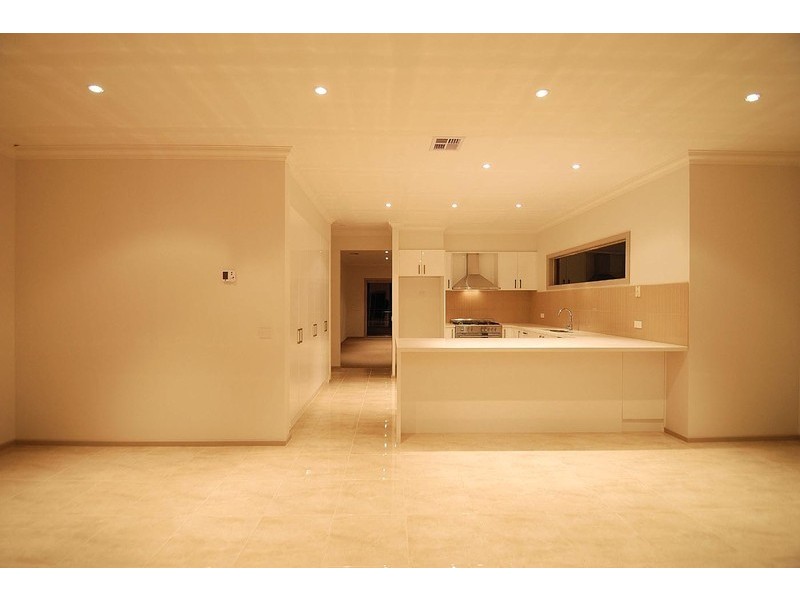 12/25  Canberra Avenue, Berwick VIC 3806