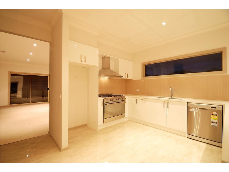 12/25  Canberra Avenue, Berwick VIC 3806