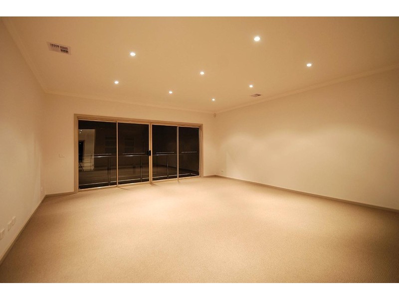 12/25  Canberra Avenue, Berwick VIC 3806