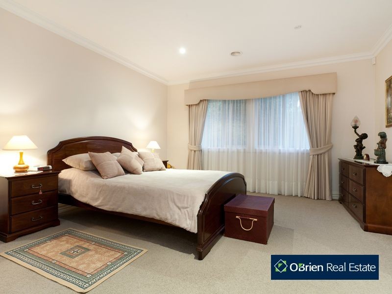 4 Haverbrack Drive, Berwick VIC 3806