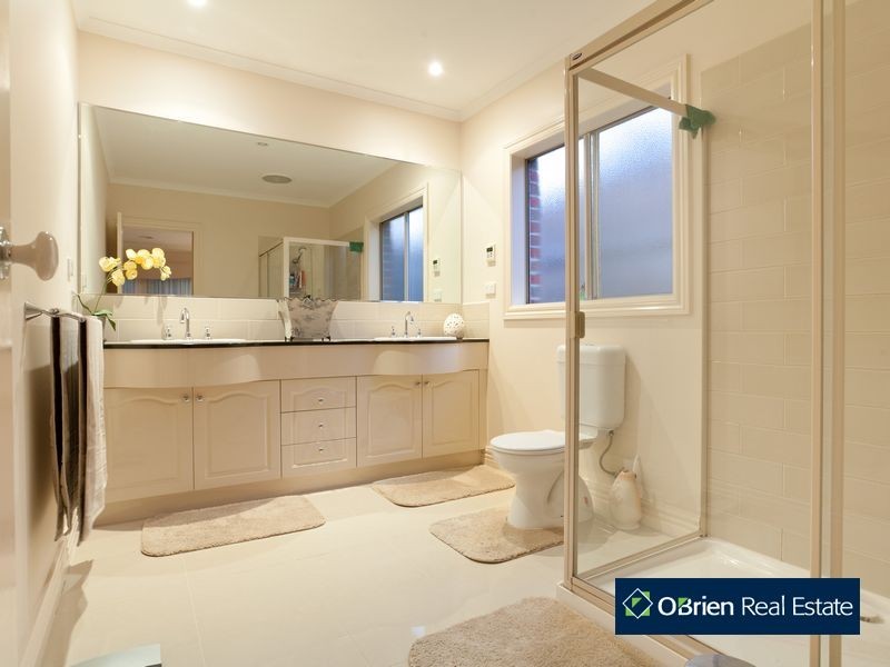 4 Haverbrack Drive, Berwick VIC 3806