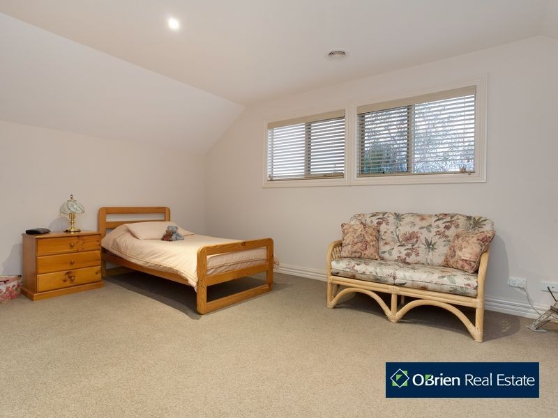 4 Haverbrack Drive, Berwick VIC 3806