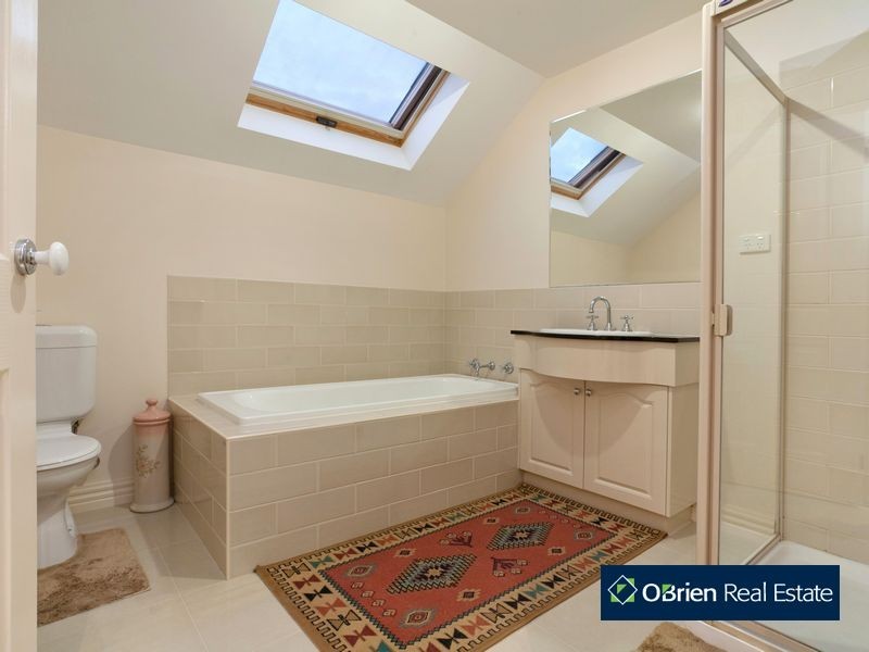 4 Haverbrack Drive, Berwick VIC 3806