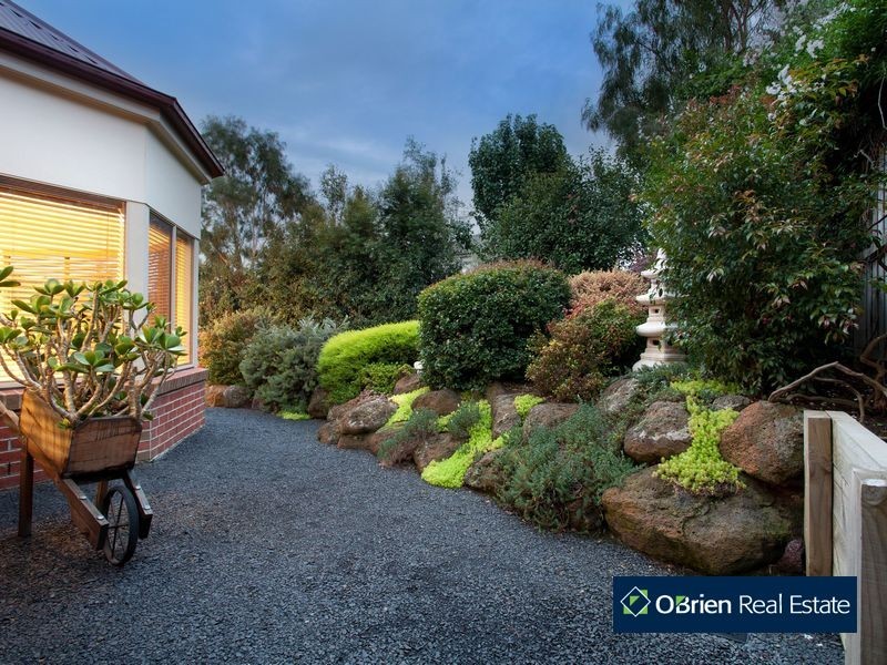 4 Haverbrack Drive, Berwick VIC 3806