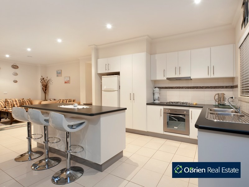 15 Glenbrook Crescent, Lynbrook VIC 3975