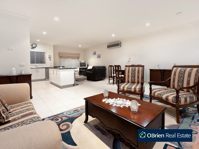 15 Glenbrook Crescent, Lynbrook VIC 3975