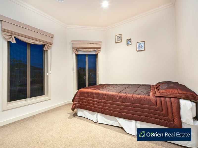 15 Glenbrook Crescent, Lynbrook VIC 3975