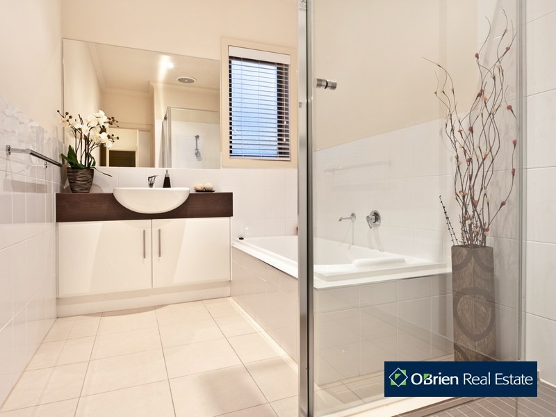 15 Glenbrook Crescent, Lynbrook VIC 3975